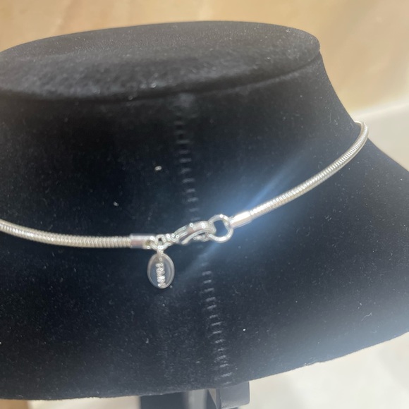 Sale ‼️RMN Silver Tone Necklace with Pendant by - Like New - Picture 4 of 6